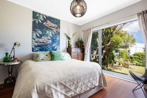 Photo of property in 138 Mana Esplanade, Paremata, Porirua, 5026