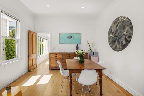 Photo of property in 18 Moir Street, Mount Victoria, Wellington, 6011