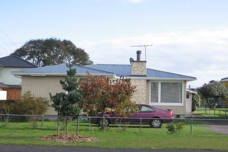 Photo of property in 4 Peachgrove Road, Te Atatu Peninsula, Auckland, 0610