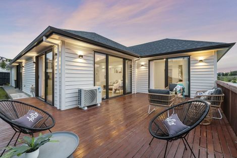 Photo of property in 24 Kahu Close, Orewa, 0931