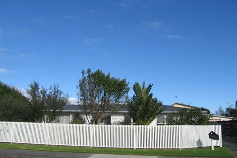Photo of property in 11 Marere Avenue, Paraparaumu, 5032
