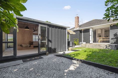 Photo of property in 17 Karamu Street, Te Atatu Peninsula, Auckland, 0610