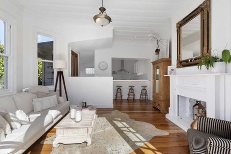 Photo of property in 1/86 Birkenhead Avenue, Birkenhead, Auckland, 0626