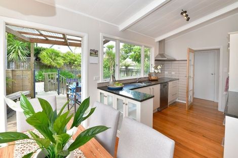 Photo of property in 1/19 Bowman Road, Forrest Hill, Auckland, 0620
