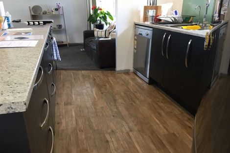 Photo of property in 11 Temuri Place, Glendene, Auckland, 0602