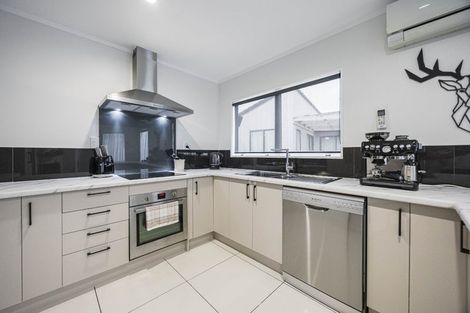 Photo of property in 55 Triangle Road, Massey, Auckland, 0614