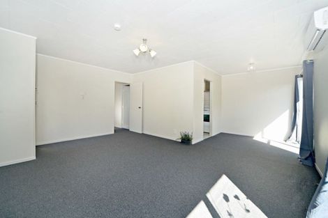 Photo of property in 2/50 Sikkim Crescent, Clover Park, Auckland, 2019