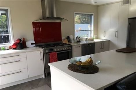 Photo of property in 25d Saltburn Road, Milford, Auckland, 0620