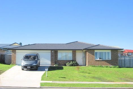 Photo of property in 32 Glenveagh Park Drive, Weymouth, Auckland, 2103