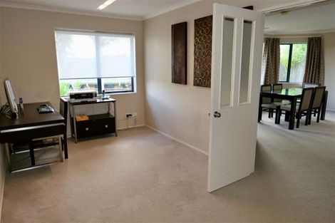 Photo of property in 11 Cognac Place, Henderson, Auckland, 0612