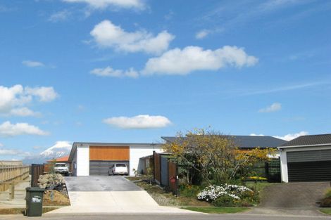 Photo of property in 16 Winstone Place, Highlands Park, New Plymouth, 4312