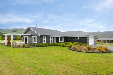 Photo of property in 6 Kahikatea Drive, Kinloch, Taupo, 3377