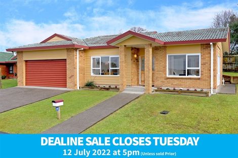 Photo of property in 3 Heversham Place, Glendene, Auckland, 0602