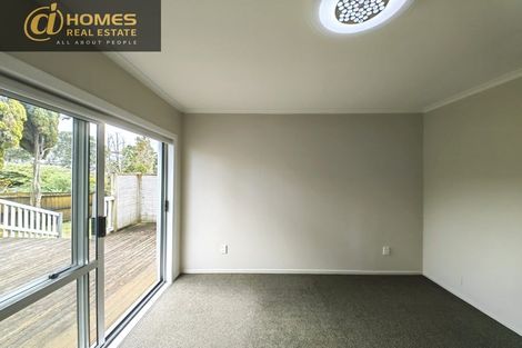 Photo of property in 127 Gossamer Drive, Pakuranga Heights, Auckland, 2010