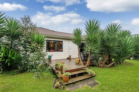 Photo of property in 22 Dungarvon Place, Clendon Park, Auckland, 2103