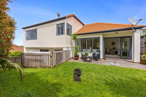 Photo of property in 2/10 Kells Place, Botany Downs, Auckland, 2010