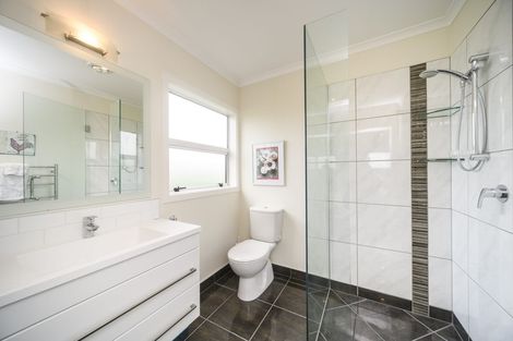 Photo of property in 20 Lorenzo Place, Kelvin Grove, Palmerston North, 4414