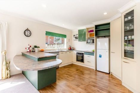 Photo of property in 19 Balmerino Grove, Waikanae, 5036