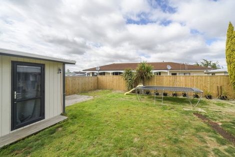 Photo of property in 18 Cumberland Place, Kelvin Grove, Palmerston North, 4414