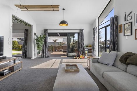 Photo of property in 7 Beeston Place, Redwood, Christchurch, 8051