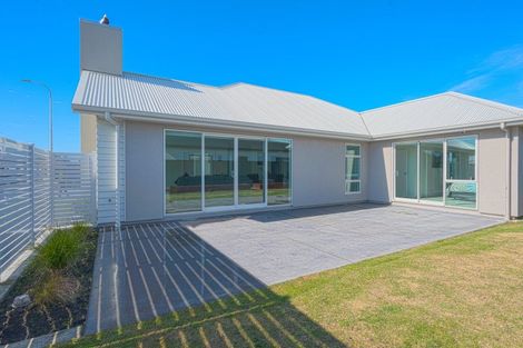 Photo of property in 17 Rangataiki Place, Te Awa, Napier, 4110