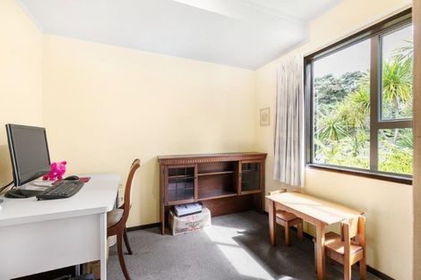 Photo of property in 9 Menear Lane, Hillcrest, Auckland, 0627