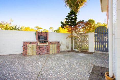Photo of property in 22 Hartley Terrace, Massey, Auckland, 0614