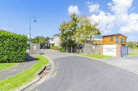 Photo of property in 44 Grammar School Road, Pakuranga, Auckland, 2010
