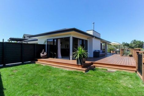 Photo of property in 5a Tupuhi Place, Highlands Park, New Plymouth, 4312