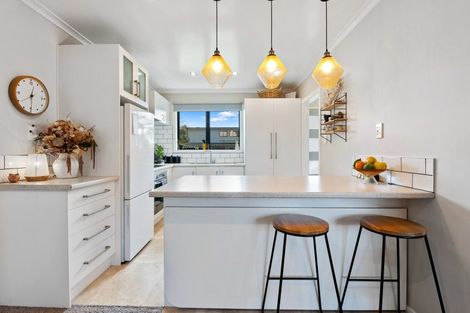 Photo of property in 8b Wyndham Road, Hannahs Bay, Rotorua, 3010