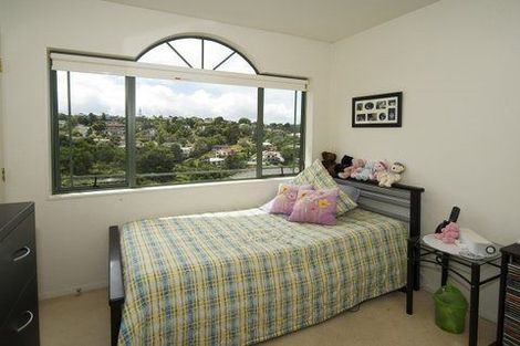 Photo of property in 10 Sherwood Grove, Northcross, Auckland, 0630