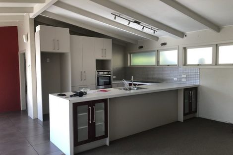 Photo of property in 4 Manutara Avenue, Forrest Hill, Auckland, 0620