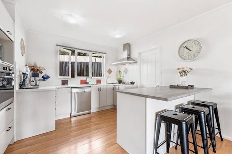 Photo of property in 11b Waiora Road, Stanmore Bay, Whangaparaoa, 0932