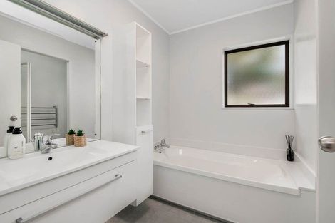 Photo of property in 1/4 Eastwood Rise, Browns Bay, Auckland, 0630