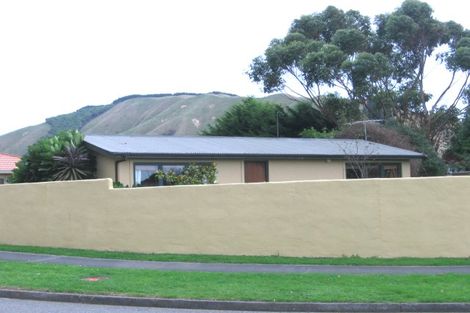 Photo of property in 6 Poneke Drive, Waikanae, 5036