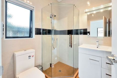 Photo of property in 3a Edwards Avenue, Henderson, Auckland, 0610