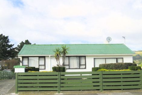 Photo of property in 25 Dorset Grove, Cannons Creek, Porirua, 5024