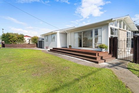 Photo of property in 2 Muir Avenue, Mangere Bridge, Auckland, 2022