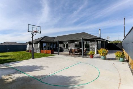 Photo of property in 122 Pohutukawa Place, Waiwhakaiho, New Plymouth, 4312