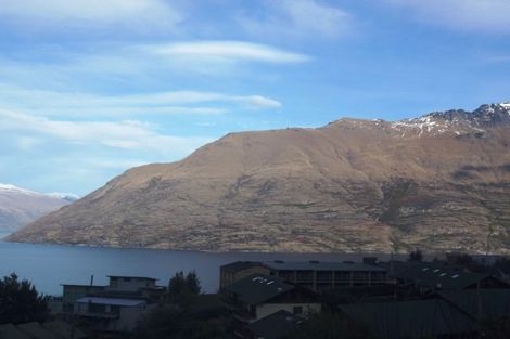 Photo of property in 49a Wynyard Crescent, Fernhill, Queenstown, 9300