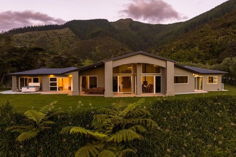 Photo of property in 5564 Kenepuru Road, Waitaria Bay, Picton, 7282