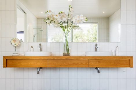 Photo of property in 52 Delamore Drive, Oneroa, Waiheke Island, 1081