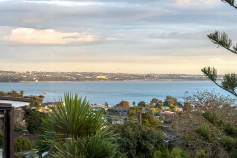 Photo of property in 5 Sea Vista Avenue, Beach Haven, Auckland, 0626