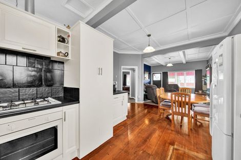 Photo of property in 17 Galt Street, Hawera, 4610