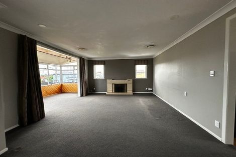 Photo of property in 100 Flanshaw Road, Te Atatu South, Auckland, 0610