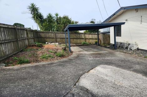 Photo of property in 81 Hobsonville Road, West Harbour, Auckland, 0618