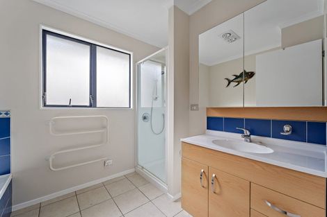 Photo of property in 15 Glenreagh Place, Torbay, Auckland, 0630
