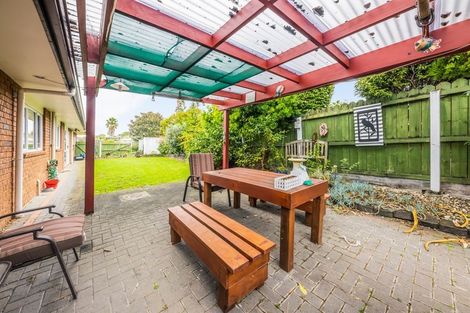 Photo of property in 20 Lothian Brae, Wattle Downs, Auckland, 2103