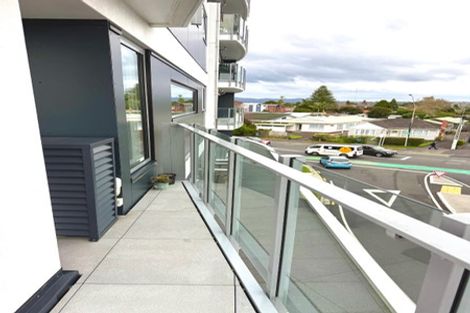 Photo of property in Bella Vista, 2d/84 Gunner Drive, Te Atatu Peninsula, Auckland, 0610