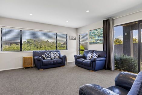 Photo of property in 14 Pukenamu Road, Rainbow Point, Taupo, 3330